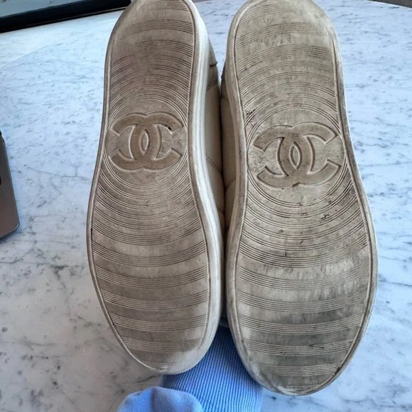 Chanel off-white Sneaker - Picture 3 of 3
